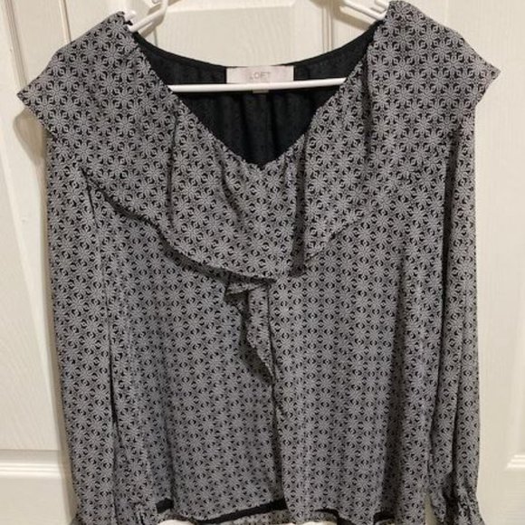 Petite Geo V-Neck Ruffle Blouse - Picture 3 of 6
